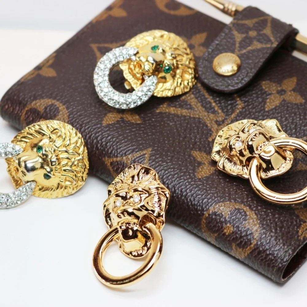 โจ VINTAGE KJL Lion's Head Doorknocker Earrings ๐ - Picture 14 of 16